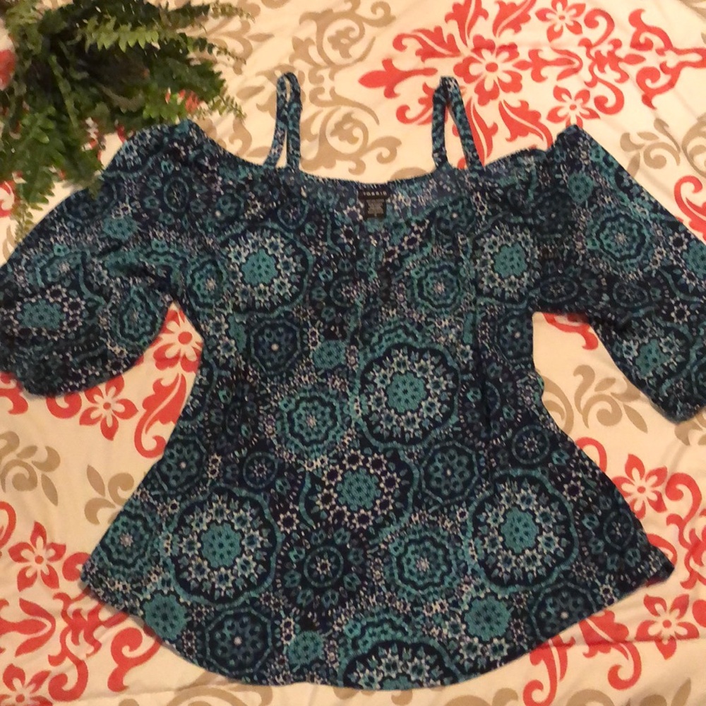 Medallion print Cold Shoulder Top